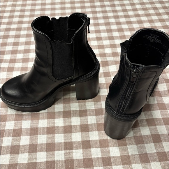 EUC STEVE MADDEN GIRL KAT BOOTIE
Size:6 - Picture 4 of 8